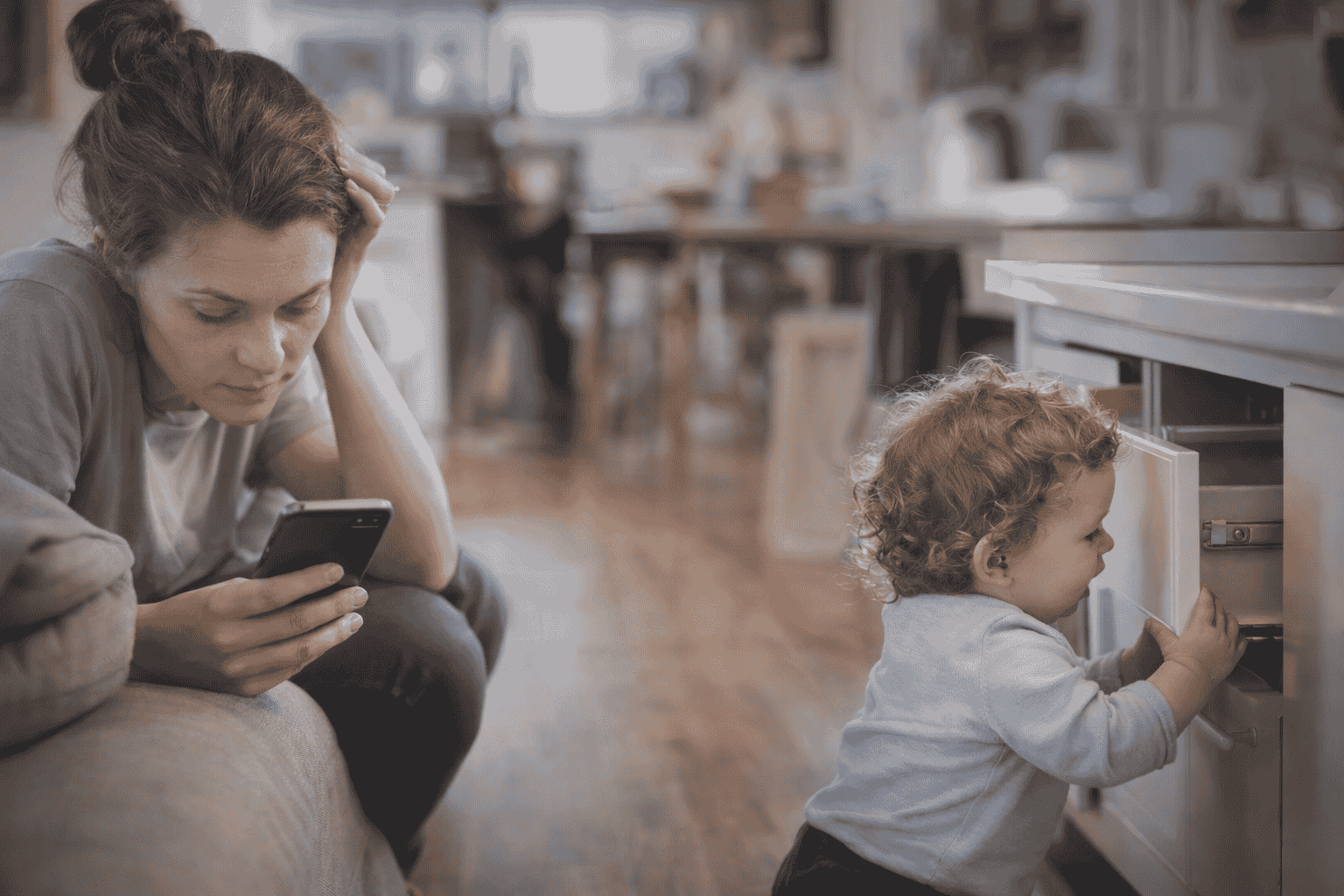 Lådor är en risk som måste åtgärdas i ett barnsäkert hem